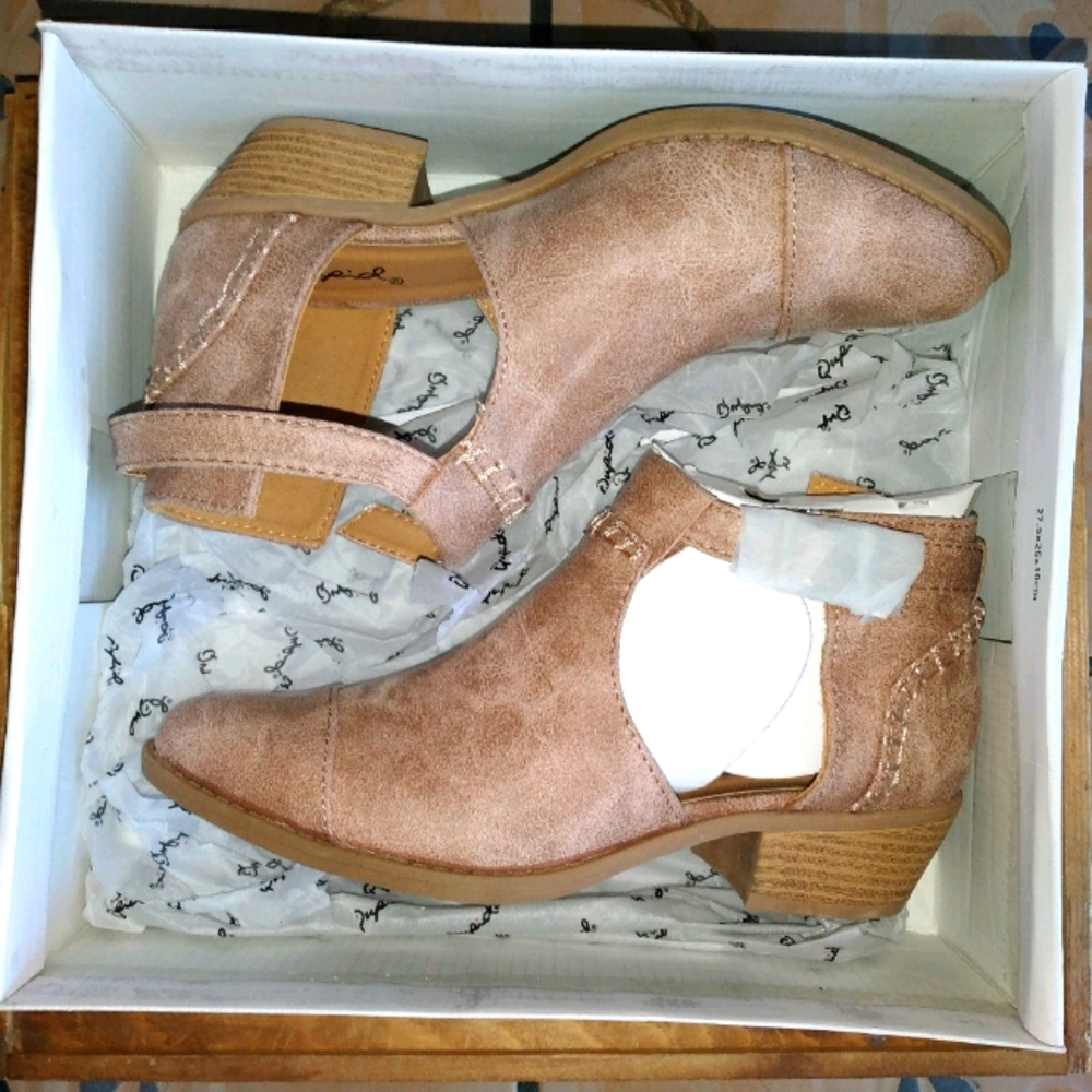 Qupid  Booties